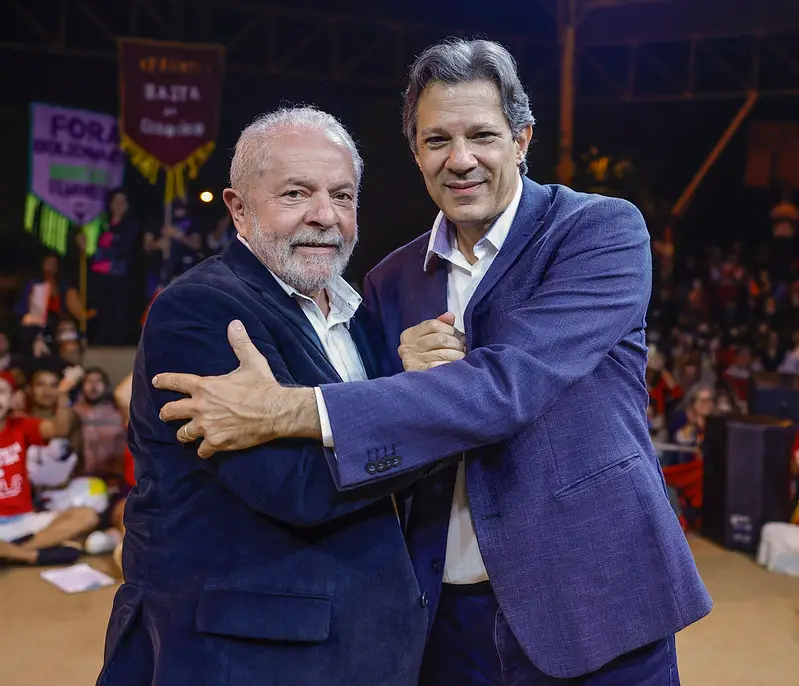 Pesquisa indica que Lula e Haddad derrotariam Bolsonaro, Tarcísio, Marçal e Caiado em 2026