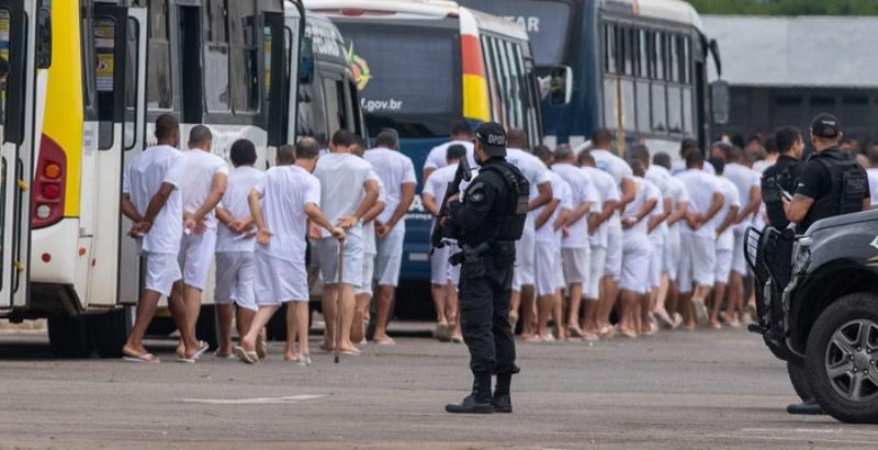 Cadeias cheias, ruas perigosas: Justiça libera mais de mil detentos por superlotação