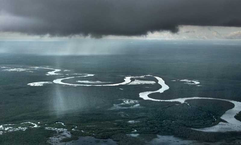 Rio Negro sobe 50 centímetros acima do nível de 2024 após fortes chuvas