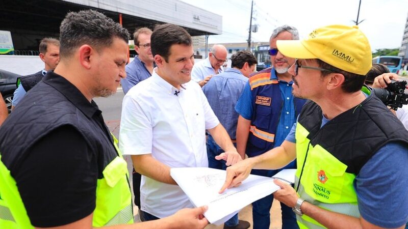 Prefeito em exercício, Renato Júnior, anuncia intervenções para redução de semáforos e tempo de espera em Manaus